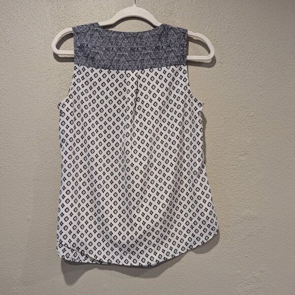 Skies Are Blue Sleeveless Blouse – Size Small - Picture 2 of 4